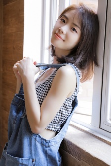 皮包上撒了乳液怎么办